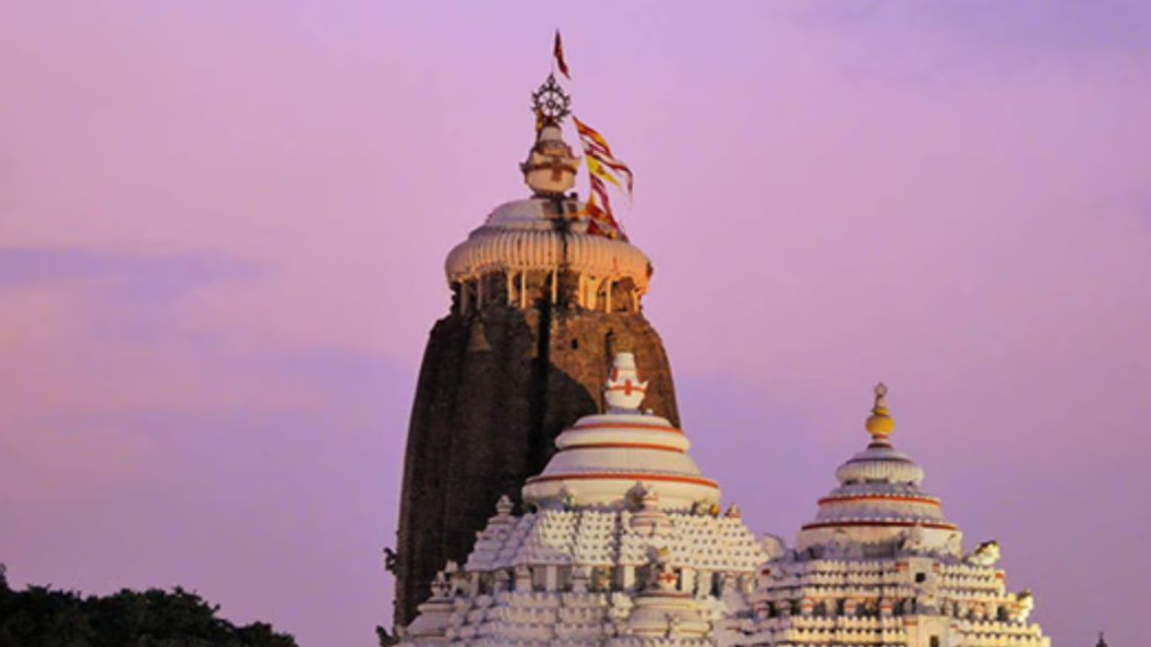 जगन्नाथ मंदिर, ओडीशा : आठव्या शतकात 'आदि शंकाराचार्यां'नी पुरी येथे जगन्नाथ मंदिराची स्थापना केली. 'जगन्नाथ' हा 'विष्णू'चा अवतार मानला जातो. या मंदिरात अनेक रहस्य आहेत.  असं म्हटलं जातं की, या मंदिरात जगन्नाथाचं हृदय आहे. 