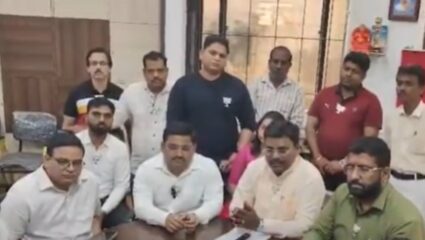 KDMC हद्दीतील झोपडपट्टीधारकांवर अव्वाच्या सव्वा मालमत्ता कर, भाजपने घेतली KDMC आयुक्तांची भेट
