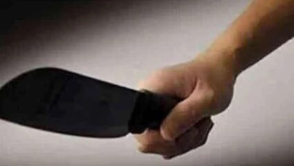 Crime News : जुन्या वादातून दोघांवर कोयत्याने हल्ला; सपासप वार केले अन्…