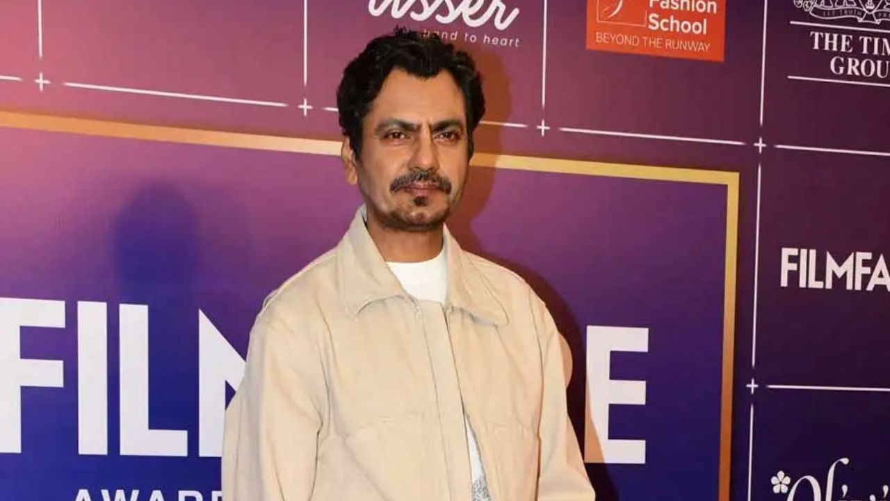 या रेड कार्पेट कार्यक्रमात नवाजुद्दीन सिद्दीकी हे देखील चमकले. अभिनेत्याचा लूक खूपच डॅशिंग होता. तसेच त्यांनी पांढरे शर्ट आणि त्यावर जॅकेट घातले होते. 