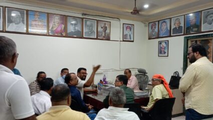 Ratnagiri News : 11 कोटी खर्च; तरीही प्रवास खड्ड्यांतूनच; ठेकेदार आणि शाखा अभियंत्यांवर कारवाई करा अन्यथा…, मनसेने दिला इशारा