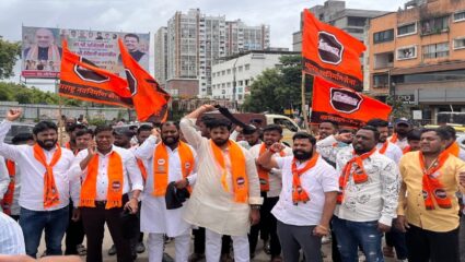 कोंढव्यातील घटनेनंतर मनसे आक्रमक; अमित शहा अन् फडणवीसांना दाखवले काळे झेंडे