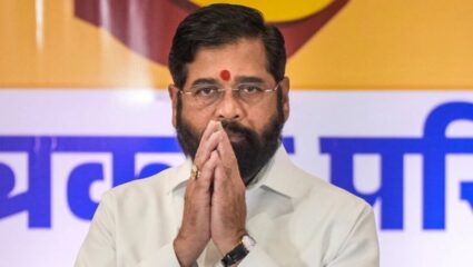 हा माणूस महाराष्ट्राच्या मंत्रिमंडळात कसा? एकनाथ शिंदेंच्या ‘जय गुजरात’च्या घोषणेने पेटले रान