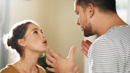 पार्टनरशी सतत भांडणं होतात? पण माहितीये का? नात्यात भांडणं Healthy समजले जातात