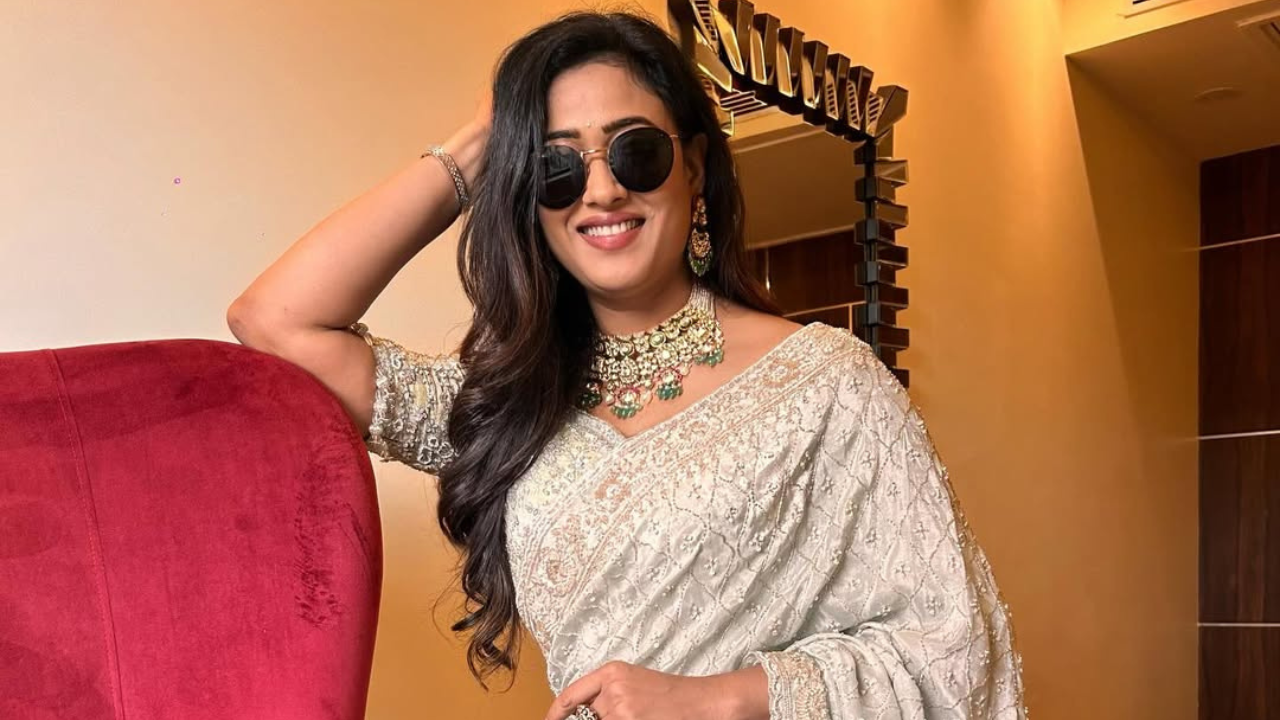 अभिनेत्रीने कॅप्शन मध्ये Beawar Vibes असे नमूद केले आहे. 