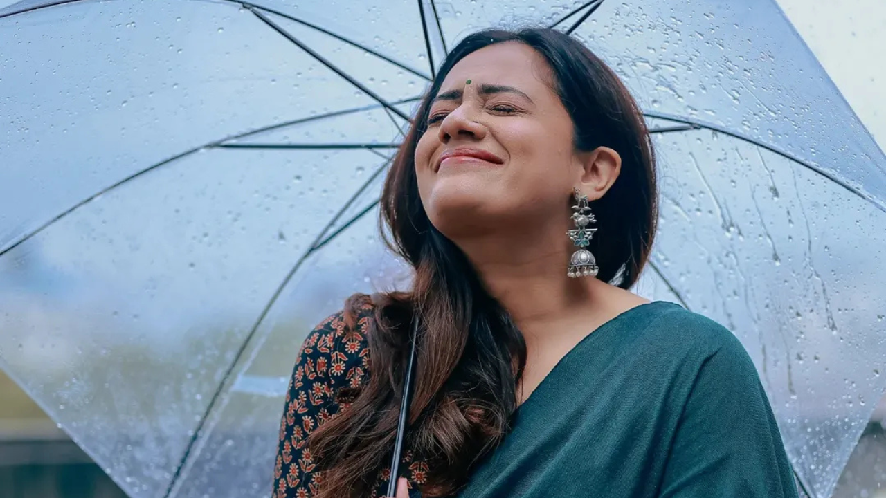 अभिनेत्री स्पृहा जोशी... सुंदरतेचा कळस असावा तर असा! अभिनेत्रीने तिच्या सोशल मीडियावर नवीन उधाण तर आणलेच आहे. 