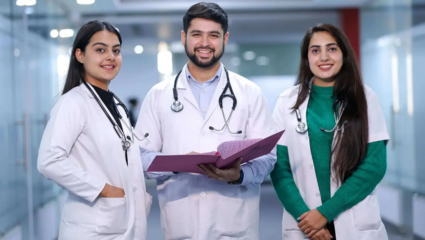 MBBS होणं पुरेसं नाही! डॉक्टर व्हायचं असल्यास ‘हे’ नियमही पाळा लागतात
