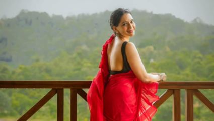 उर्मिला… क्या तुम्हे सुंदरता का वर मिला? तुझा हा गोड चेहरा म्हणजे सौंदर्याची व्याख्याच जणू!