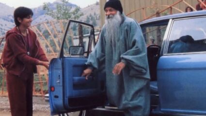 घरादारावर तुळशीपत्र ठेवणाऱ्या Osho कडे तब्बल 93 Rolls Royce Cars, एवढा पैसा आला कुठून?
