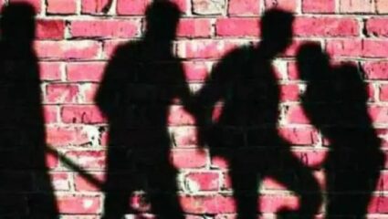 क्रूरतेच्या सर्व सीमा पार! दोन मुलांना लैंगिक कृत्य करण्यास बळजबरी करत अत्याचार, व्हिडिओही बनवला; कारण वाचून हादराल
