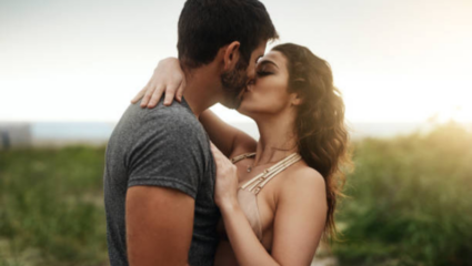 Kiss करण्याने वाढते जवळीक दूर होतो दुरावा