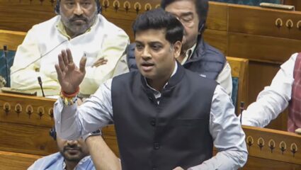 मुंबईवरील २६/११ च्या हल्ल्यानंतर काँग्रेसचे मुख्यमंत्री कलाकारांना ताजमध्ये घेऊन गेले, श्रीकांत शिंदे यांचा लोकसभेत हल्लाबोल