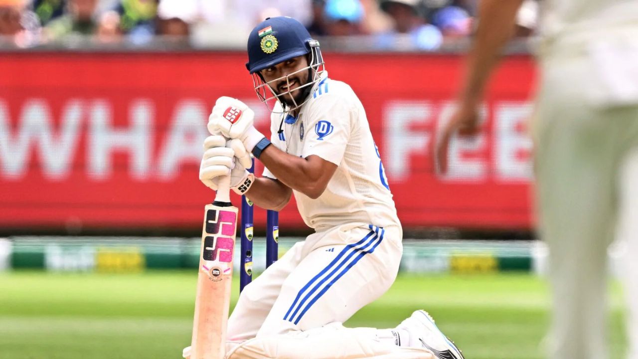 नितीश कुमार रेड्डीच्या संदर्भात मोठे अपडेट समोर आली आहे. नितीश कुमार रेड्डी हा सर्वाच्या दरम्यान जखमी झाल्यामुळे त्याला संघाबाहेर व्हावे लागले आहे त्यांनी सोशल मीडियावर देखील या संदर्भात माहिती शेअर केली आहे. फोटो सौजन्य – सोशल मिडीया