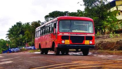 एसटी महामंडळाची आर्थिक स्थिती बनतेय बिकट; एसटी कामगारांच्या वेतनामधूनही केली जातेय कपात