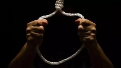 बारामतीत बँक मॅनेजरची गळफास लावून आत्महत्या; सुसाईड नोटही आली समोर