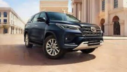 Toyota Fortuner वर शासन किती लावते Tax? आकडा वाचून विश्वासच बसणार नाही