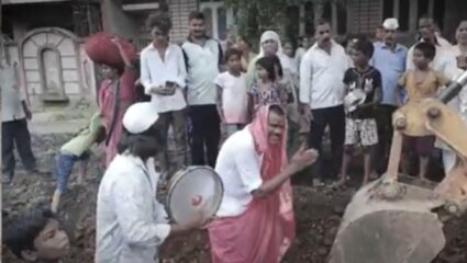 Ulhasnagar : मुसळधार पावसात पूल गेला वाहून ; नागरिकांचं आगळं वेगळं आंदोलन