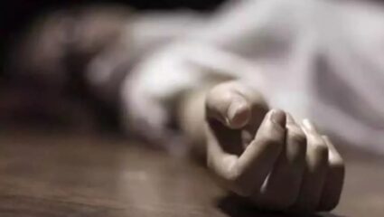 पालकांनी मोबाईल घेऊन न दिल्याने तरुण नैराश्येत; गळफास घेऊन संपवलं जीवन