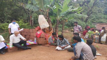 Kolhapur News : पोंबरेतील वानरमारे समाज उघडयावर; गवताच्या पेंड्यांचं छप्पर अन्…