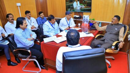 Maharashtra News : बसेस, कार, बाईक टॅक्सी या वाहनांसाठी प्रताप सरनाईकांचा महत्त्वपूर्ण निर्णय