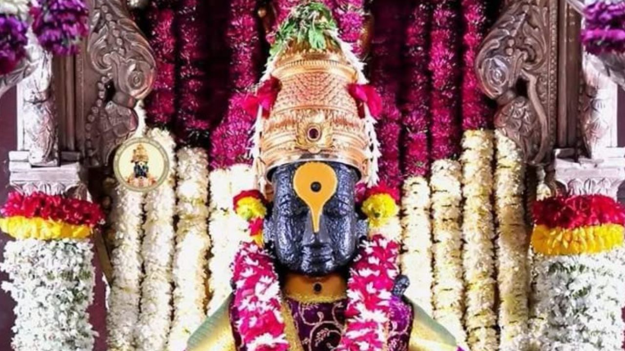 पुराणानुसार असं सांगितलं जातं की, विठ्ठल हा भगवान विष्णूंचा अवतार आहे. विष्णूंचं मूळ स्वरुपाचा विचार केल्यास लक्षात येते की, क्षीरसागरात वास्तव्यास असलेले विष्णू शेषनागारावर विराजमान आहेत. 