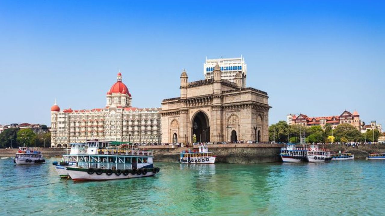 स्वप्नांचे शहर म्हणून ओळखले जाणारे मुंबई या यादित पाचव्या क्रमांकावर आहे. वडा पाव, पाव भाजी, पाणी पुरी, भेळ, रगडा पॅटास हे येथील लोकप्रिय पदार्थ आहेत 
