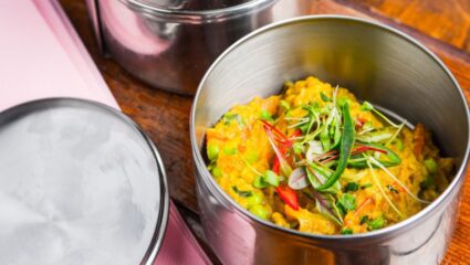 स्टीलच्या भांड्यात ठेवताच विष बनतात ‘हे’ पदार्थ; तुमची एक चूक करेल आयुष्याचा घात