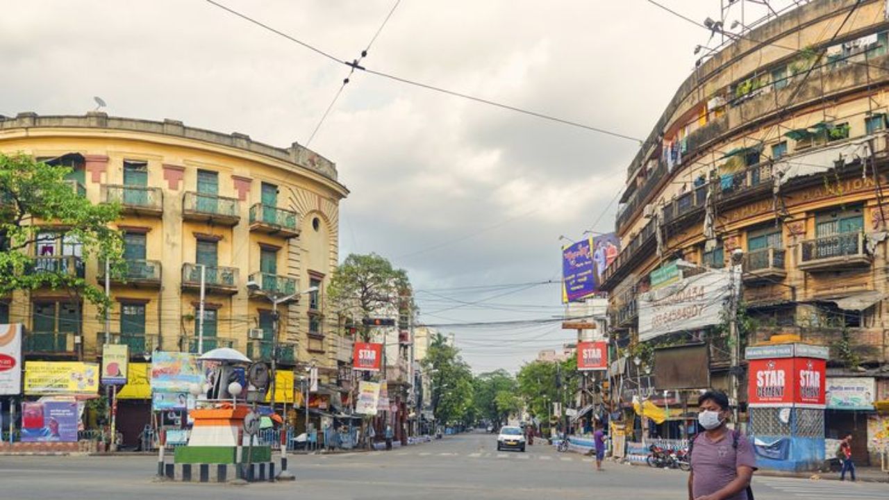 कोलकाता या यादित ७१ व्या स्थानावर आहे आणि कोलकोतामध्ये पुचका, आलू चाॅप, रसगुल्ला, काठी रोल हे पदार्थ फार फेमस आहेत 
