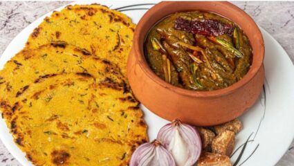 रात्रीच्या जेवणाला द्या पंजाबी तडका! घरी बनवा थंडीच्या वातावरणातील लोकप्रिय डिश ‘सरसो दा साग’ नि ‘मक्के दी रोटी’