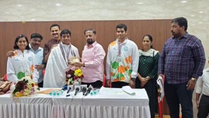Thane News: ठाणेकरांचा इंग्लंडमध्ये डंका; इंग्लंड ते फ्रान्स हे सागरी अंतर पार करणाऱ्या जलतरणपट्टूंचा सन्मान