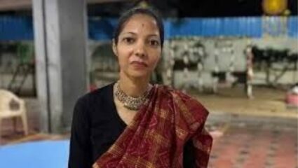 ‘मला देवाला भेटायचं आहे, मी बलिदान देत आहे’ अशी चिठ्ठी लिहीत एका महिलेने पाचव्या मजल्यावरून मारली उडी