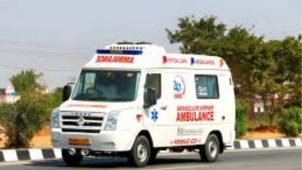 Uttarpradesh crime: रुग्णवाहिकेचा गेट उघडला आणि मृतदेह रस्त्यावर फेकला, नेमकं काय घडलं?