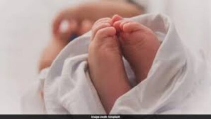 Kolhapur News : उसाच्या शेतात नवजात अर्भक पुरल्याचा धक्कादायक प्रकार; खड्ड्याच्या शेजारी मिठाची पिशवी आणि…
