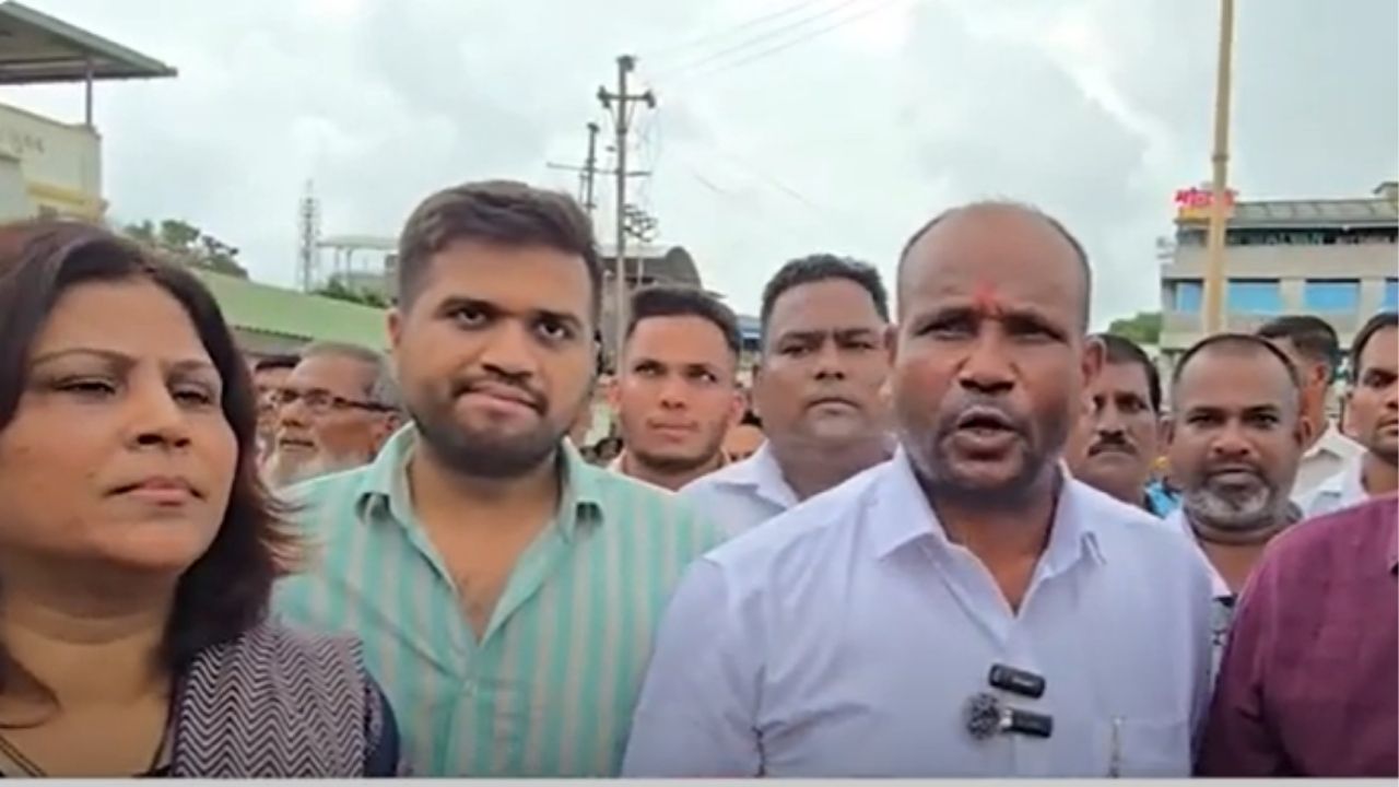 Palghar Mla Nikolay Swayed To The Beat Of Tarpa Adivasi Day Is Celebrated With Great Enthusiasm In Palghar