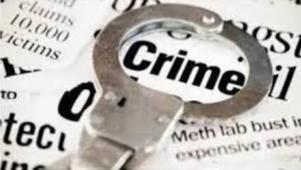 प्रियकराला कर्जमुक्त करण्यासाठी प्रेयसीने चोरले आईचे दागिने; ११ तोळे दागिन्यांसह दीड लाख केले लंपास