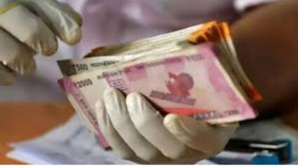बनावट नोटा बनवणाऱ्या आरोपींना अटक; युट्युबवर व्हिडीओ पाहून नोटा छापायला शिकले, घरातच…