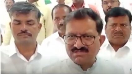 Latur :शक्तिपीठ महामार्गा विरोधात अमित देशमुख आणि धिरज देशमुख यांनी घेतली शेतकऱ्यांची व्यापक बैठक