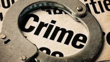 Pune crime news: तरुणींचे  पोलिसांवर आरोप, मात्र गुन्हा दाखल करण्यास पुणे पोलिसांकडून नकार; पोलिसांनी दिलेलं पत्र मुलींनी फाडलं
