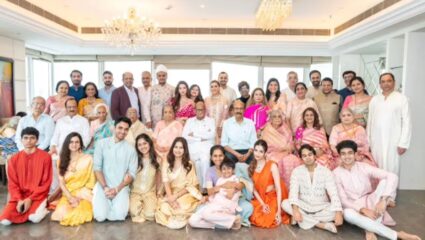 Yugendra Pawar Engagement : युगेंद्र पवार यांचा साखरपुडा, फोटोंमध्ये पहा ते क्षण, जेव्हा संपूर्ण पवार कुटुंब एकाच फ्रेममध्ये दिसले