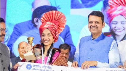 बुद्धिबळ विश्वचषक विजेत्या दिव्या देशमुखचा राज्य सरकारकडून सन्मान; ३ कोटी रुपये रोख बक्षीस देऊन केला गौरव