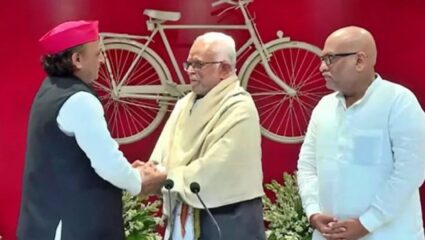 Vice President Election : सुदर्शन रेड्डी यांची मोर्चेबांधणी; उत्तर प्रदेशात जाऊन घेतली अखिलेश यादव यांची भेट