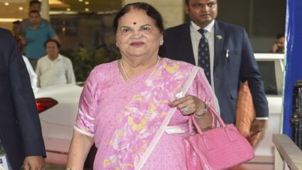 मुकेश अंबानी यांच्या मातोश्री कोकिलाबेन यांची प्रकृती बिघडली; एअरलिफ्टनंतर रुग्णालयात दाखल