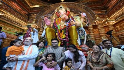 Amit Shah at Lalbaugcha Raja : आधी अमित शाह लालबाग राजाच्या दर्शनाला, नंतर फडणवीस-शिंदे यांच्यासोबत बैठक