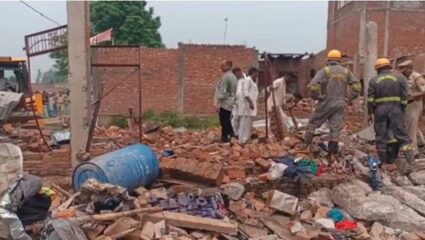 लखनौ येथे फटाक्याच्या कारखान्यात भीषण स्फोट; सात जणांचा मृत्यू तर पाच जण जखमी