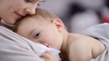 World breastfeeding day : आईचे दूध बाळासाठी सर्वोत्तम आहार! ‘या’ आजारांपासून बालकांचा होतो बचाव