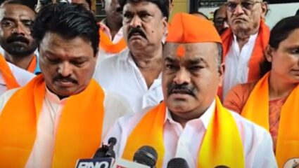 Buldhana News : हनी ट्रॅप, पैशाच्या बॅगा दाखवत, तांत्रीक पूजा करत ठाकरे सेनेची आक्रमक निदर्शनं