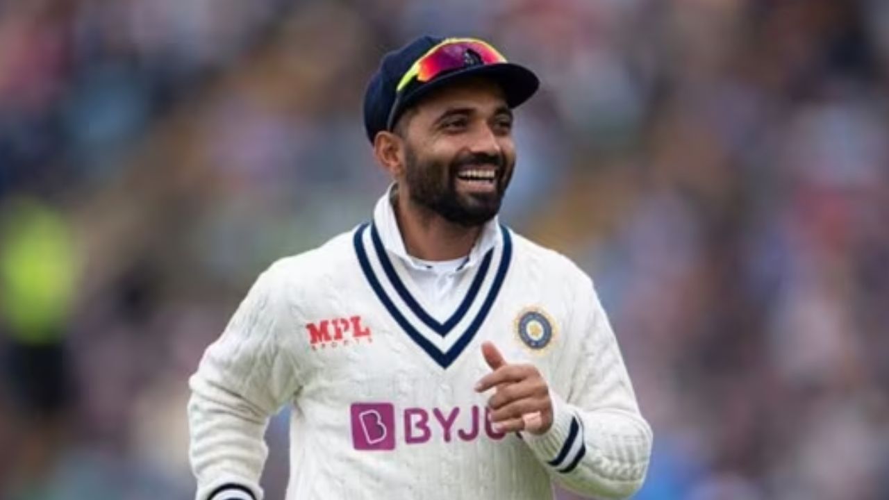 अजिंक्य रहाणे : मुंबईकर फलंदाज अजिंक्य रहाणे हा भारतीय संघाचा भरवशाचा फलंदाज मानला जातो. परंतु, २ वर्ष झाले तो आंतरराष्ट्रीय क्रिकेतपासून दूर आहे. त्याने १९५ आंतरराष्ट्रीय सामन्यांमध्ये भारतीय संघाचे प्रतिनिधित्व केलंअ आहे.अजिंक्य रहाणेने आंतरराष्ट्रीय क्रिकेटमध्ये ८४१४ धावा केल्या आहेत. 