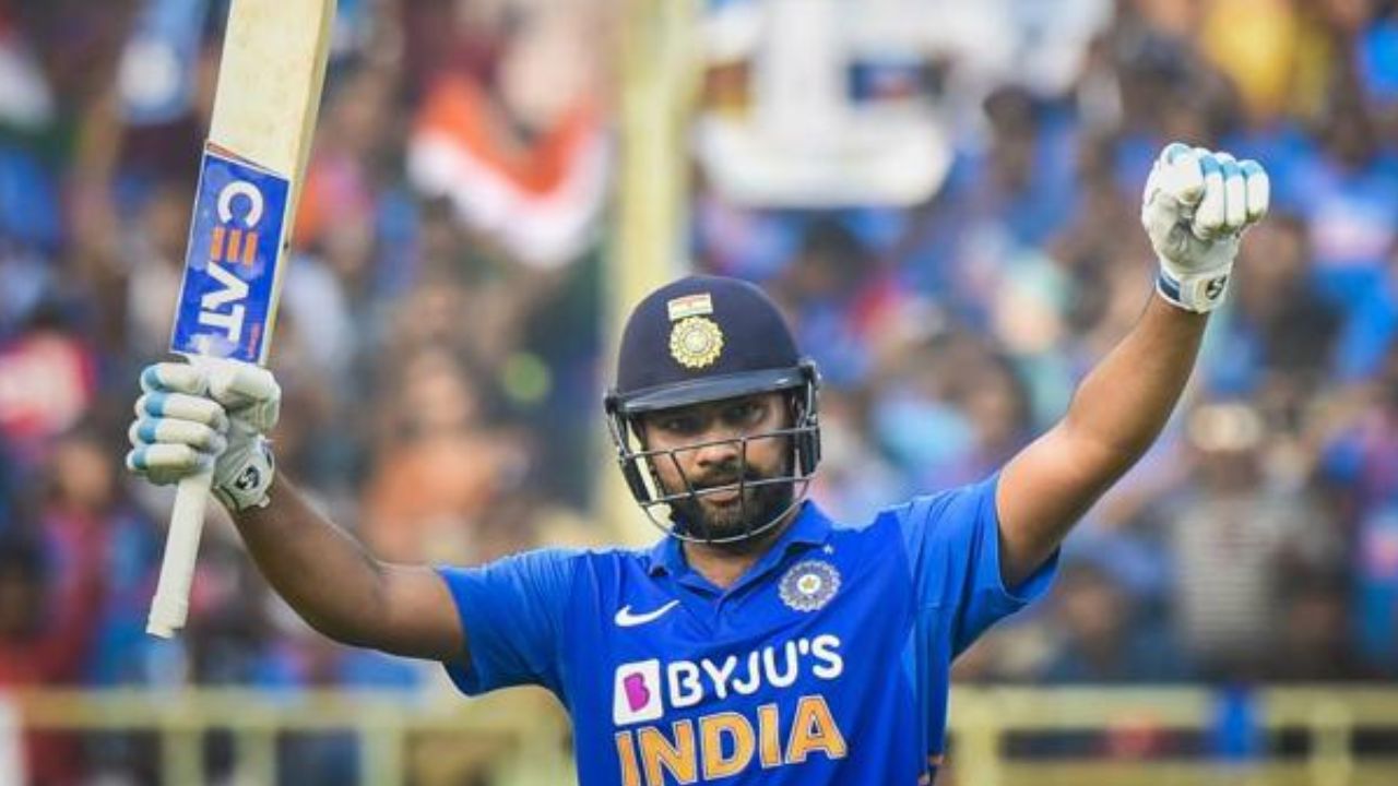 कसोटी, वनडे आणि टी २० या तिन्ही स्वरूपात सर्वाधिक षटकारांचा विश्वविक्रम भारतीय फलदांज हिटमॅन रोहित शर्माच्या नावावर जमा आहे. त्याने ५९७ षटकार ठोकले आहेत. 