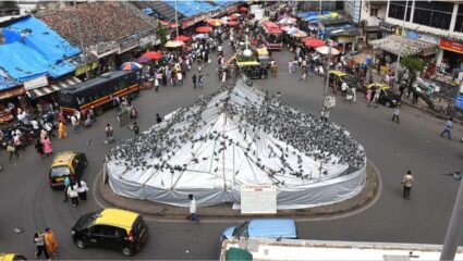 Dadar Kabutar Khana News : दादरच्या कबुतरखाना परिसरात तणावपूर्ण वातावरण; जैन समाजाच्या आंदोलकांनी थेट काढली ताडपत्री