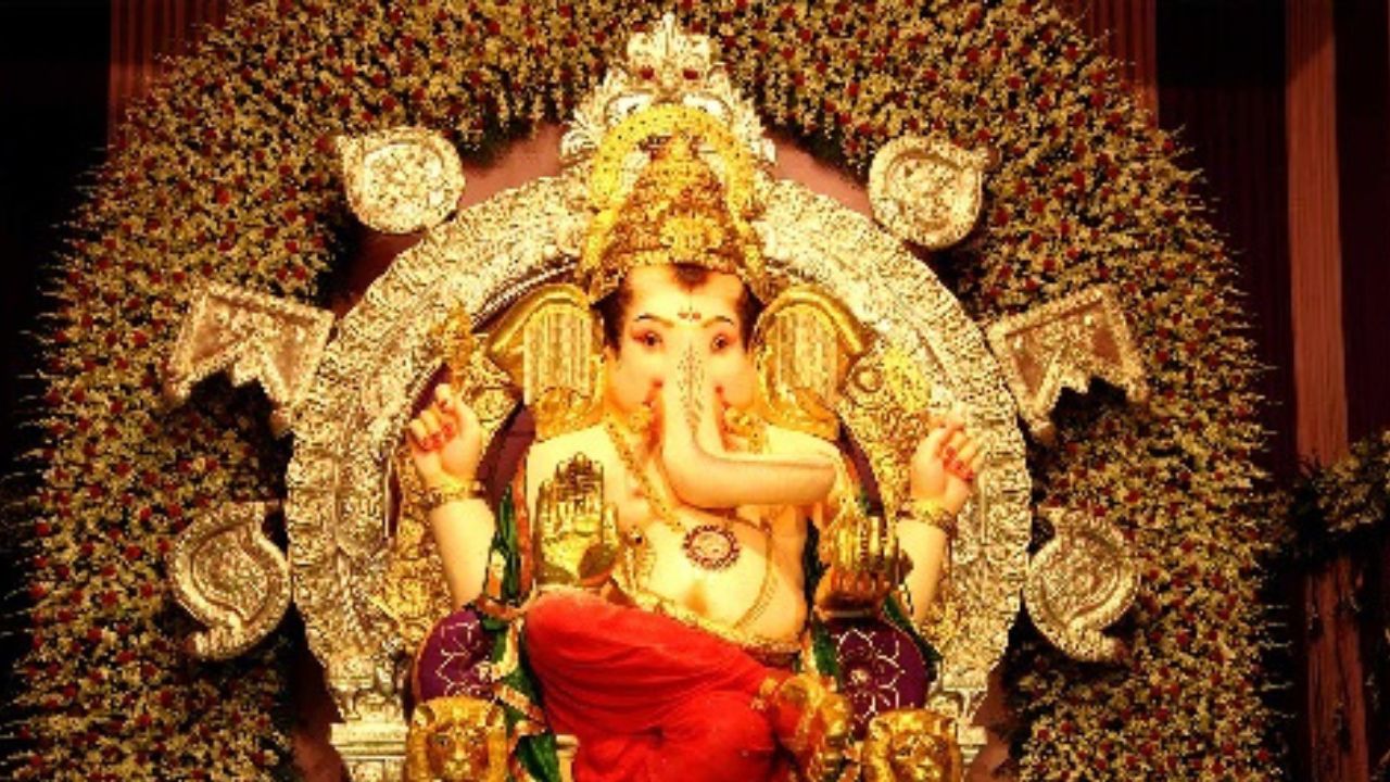 GSB Ganpati : जीएसबी गणपतीच्या दागिन्यांच्या विम्यात वाढ, रक्कम वाचून डोळे होतील पांढरे!